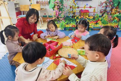 Hoạt động trải nghiệm làm bưu thiếp chúc mừng cô giáo nhân ngày nhà giáo Việt Nam 20.11🎉🎉🎉🎉